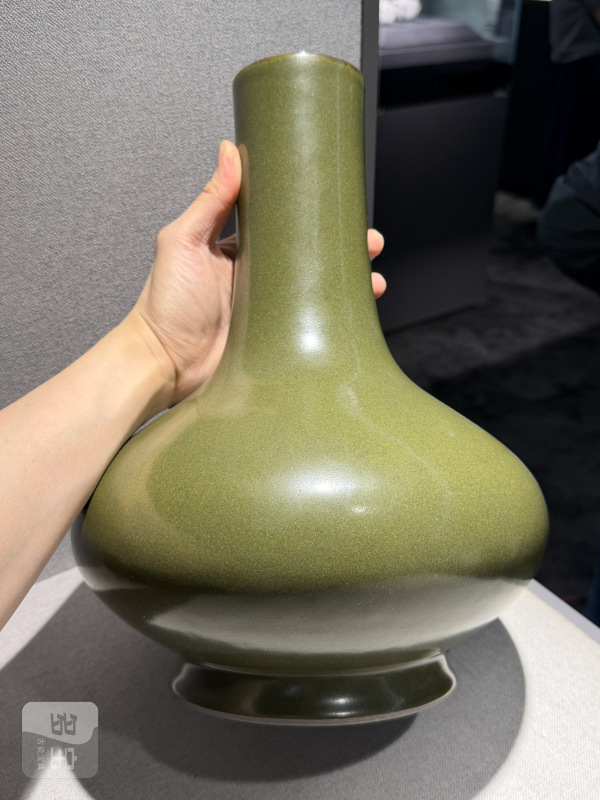 清乾隆 蟹甲青釉荸荠瓶 - 图5